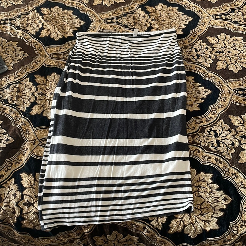 White and grey pencil skirt.